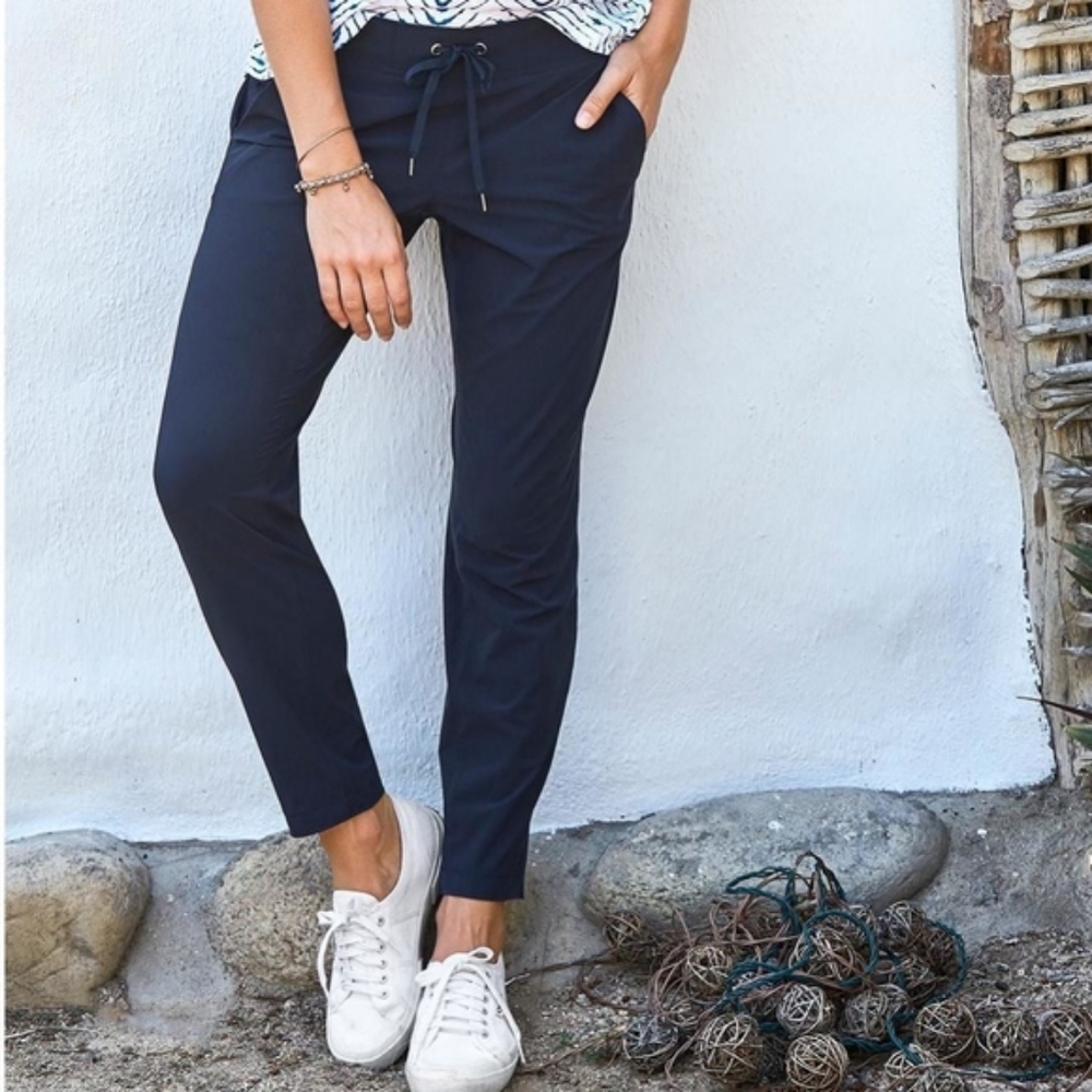 Athleta Midtown Ankle Pant in Navy, size 4 Petite